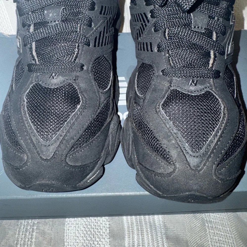 New Balance 9060 Sneakers Triple Black Youth 6.5 Women’s Size 8 - Picture 3 of 10